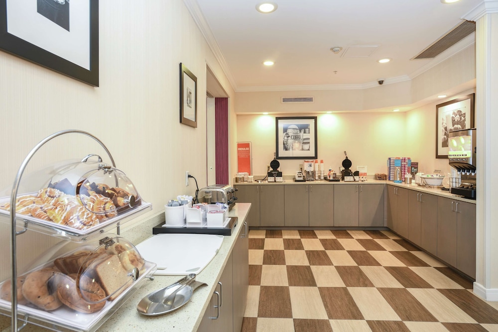 Hampton Inn Jacksonville East Regency Square - photo 23