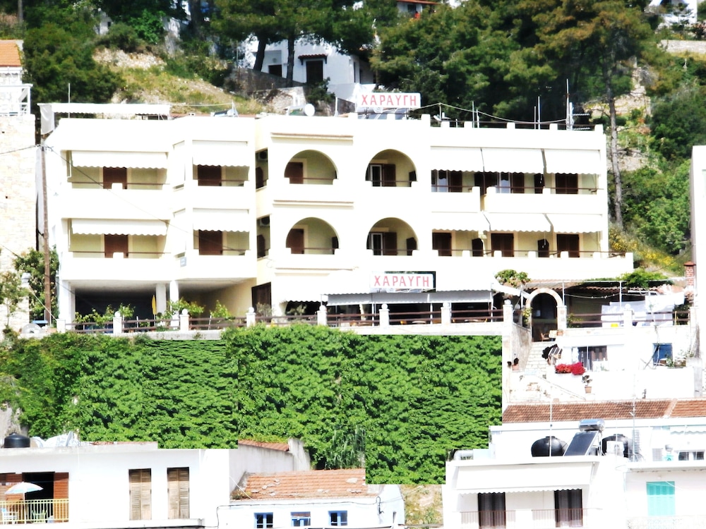 Haravgi Hotel in Patitirion, Greece