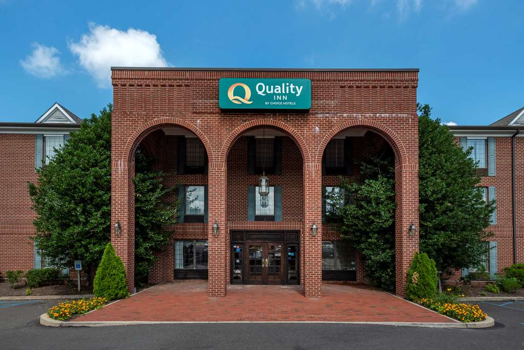 Quality Inn Montgomeryville Philadelphia pet-friendly hotel Montgomeryville