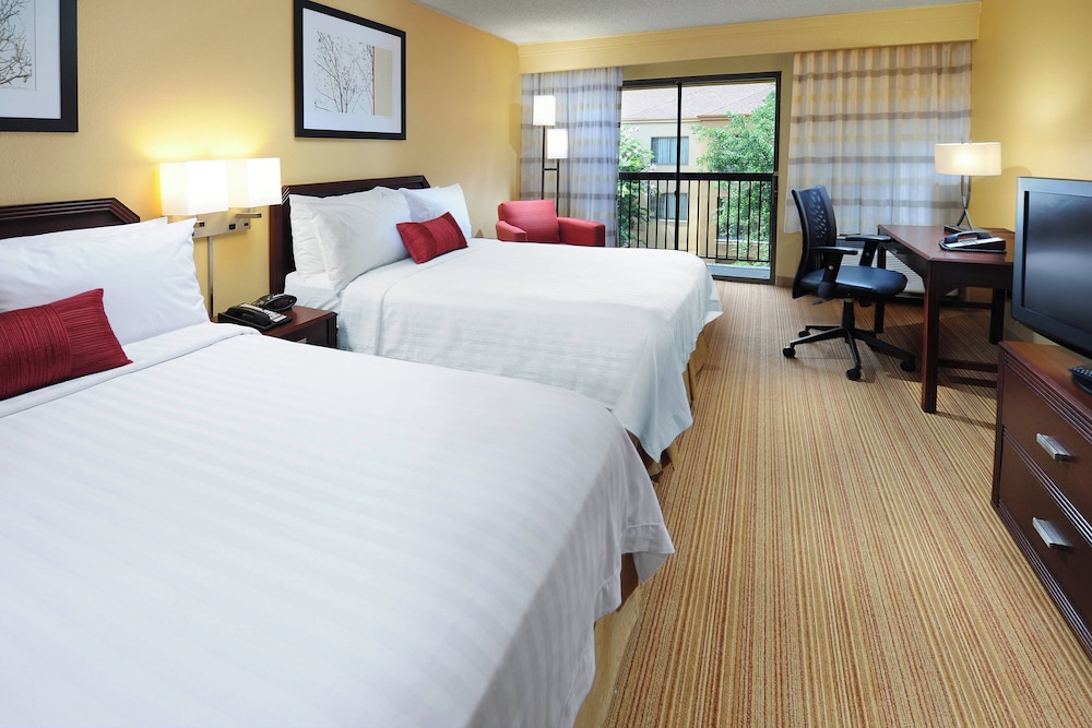 Courtyard by Marriott Houston Hobby Airport - photo 6