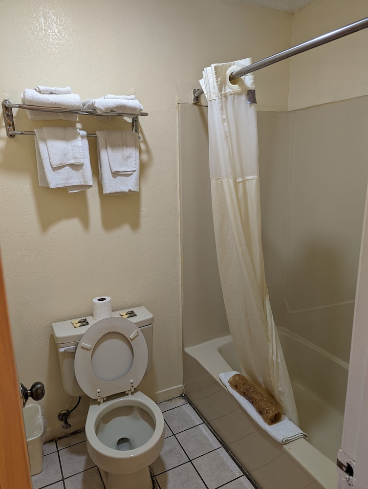 Summer Breeze Motel - photo 16