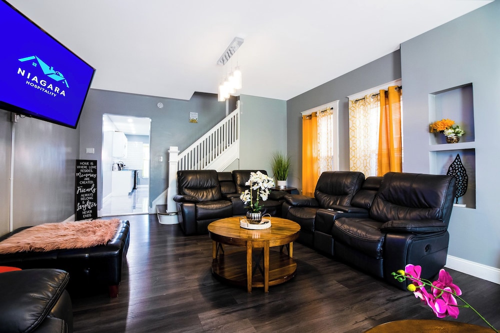 The Double Down Complex Perfect for large Groups — 4-Star Luxury Hotel in Niagara Falls, United States