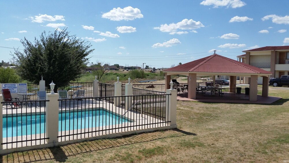 Lakeview Inn & Suites - photo 31