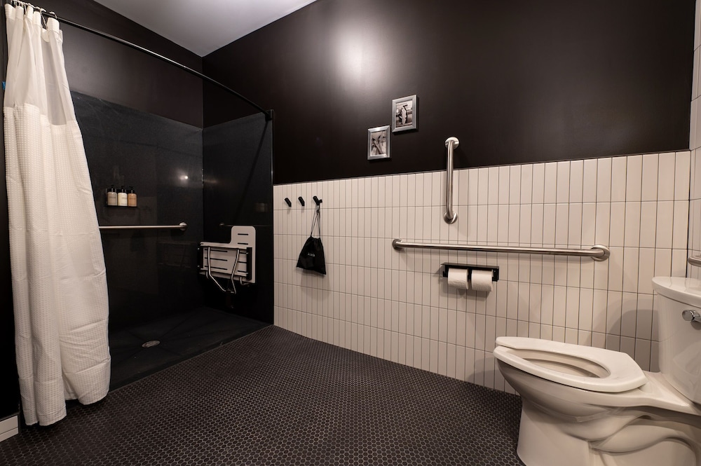 Arch and Cable Hotel - photo 30