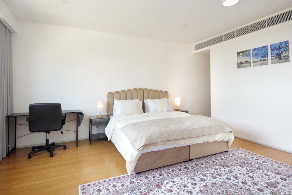 Silk Valley Luxury 1B with Direct Beach Access — 4-Star Luxury Hotel in Abu Dhabi, United Arab Emirates