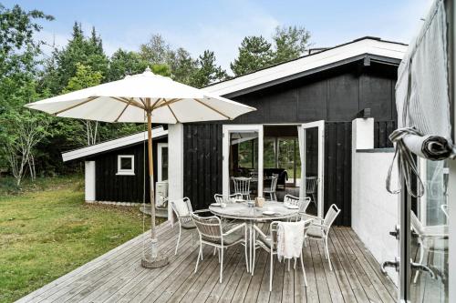 Architect Designed Summerhouse Close To Korevlerne — hotel in Hojby