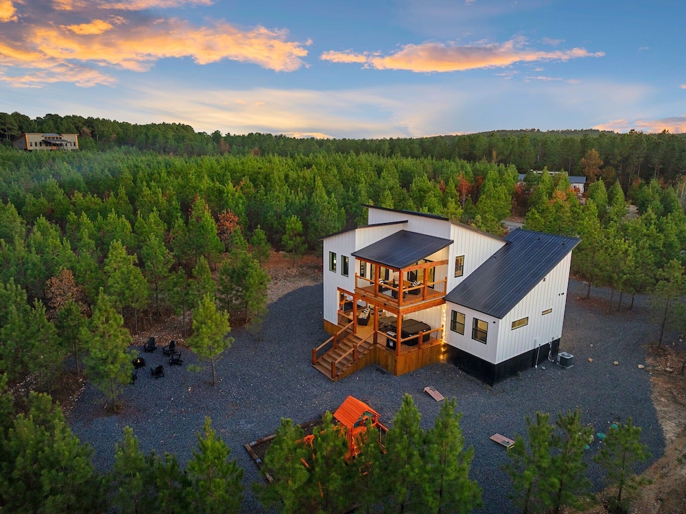 New Modern Bunk Room Game Room Playground Hot tub in Broken Bow, United States