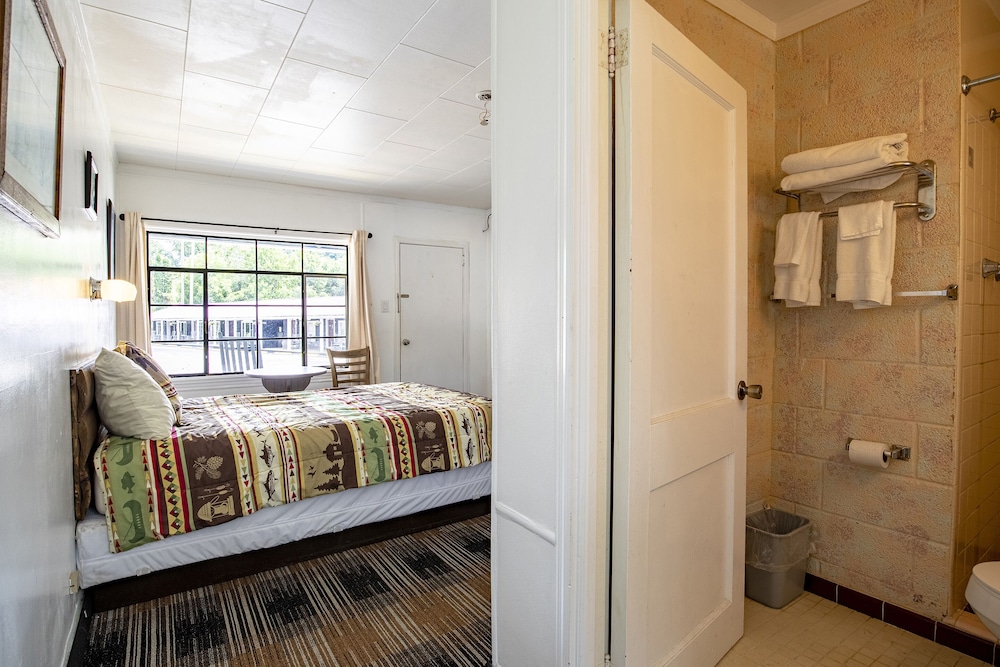 Lloyd's On The River Country Inn By Oyo - photo 20