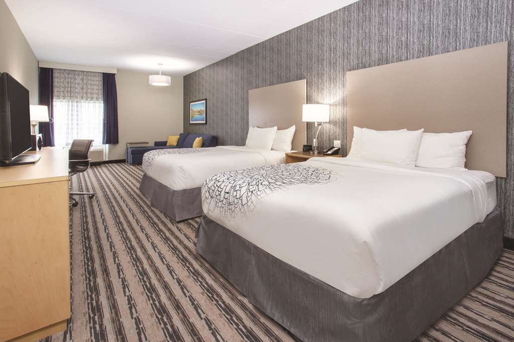 La Quinta Inn & Suites by Wyndham Buffalo Amherst - photo 12