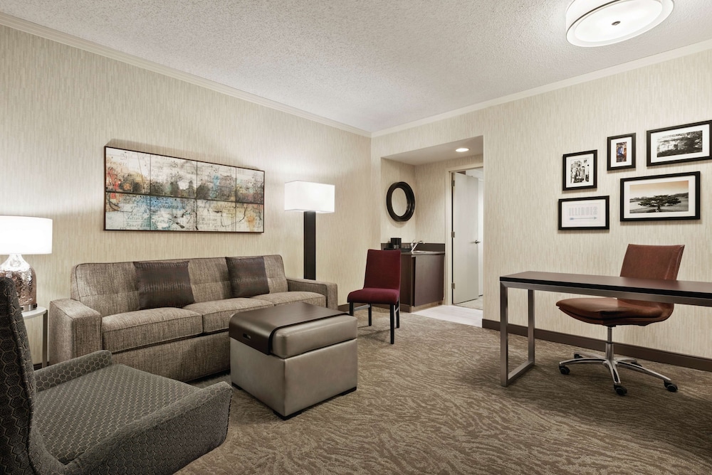 Embassy Suites by Hilton Chicago North Shore Deerfield - photo 18