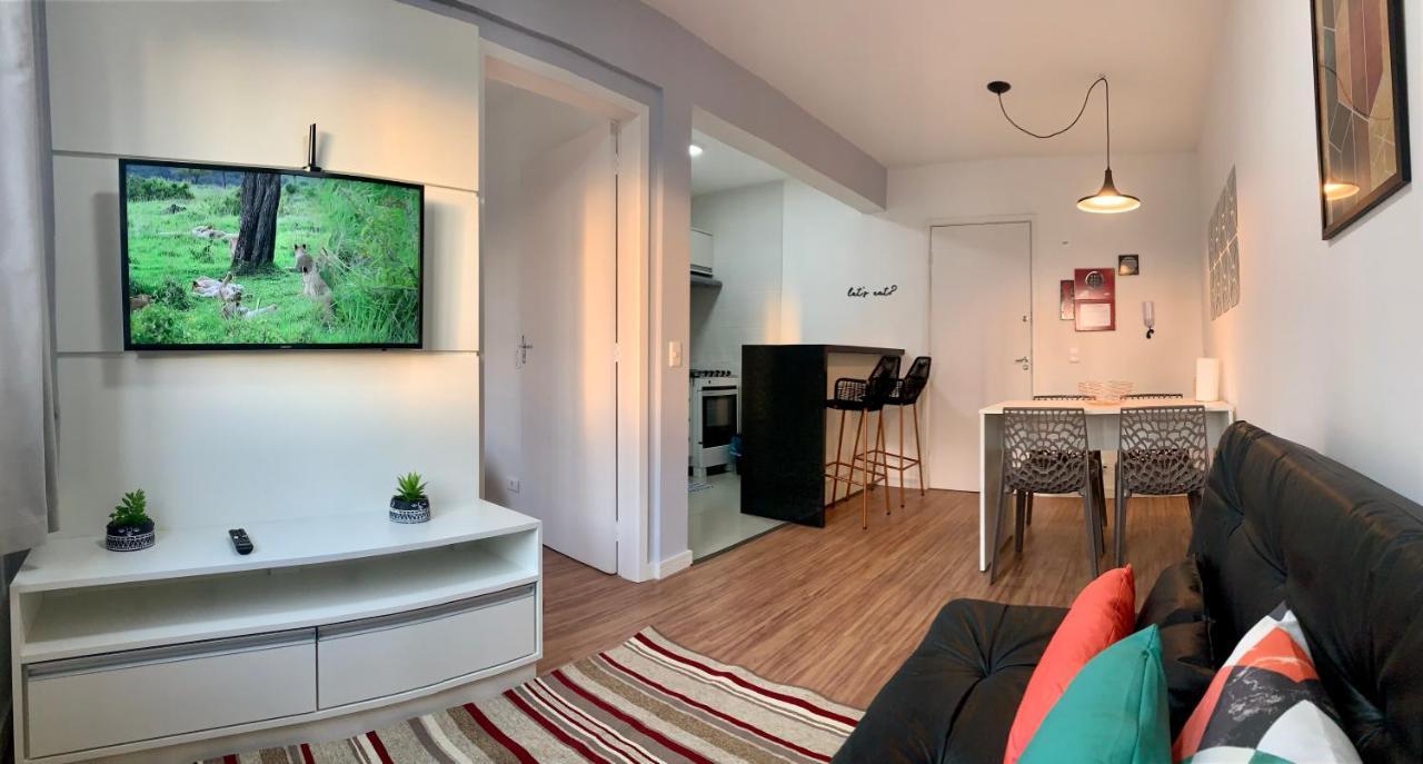 707 Apartamento Encantador Amplo E Decorado Quarto Sala Cozinha Mobiliario Moderno Cozinha Completa Com Utensilios Excelente Vista Da Cidade E Localizacao Privelegiada No Bairro Bigorrilho — 4-Star Luxury Hotel in Curitiba, Brasil
