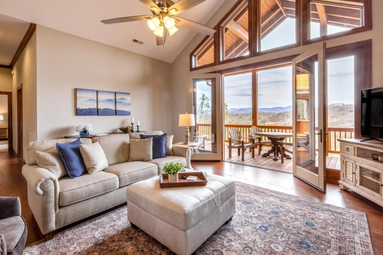 Altitude with Gratitude — 4-Star Luxury Hotel in Whittier, United States