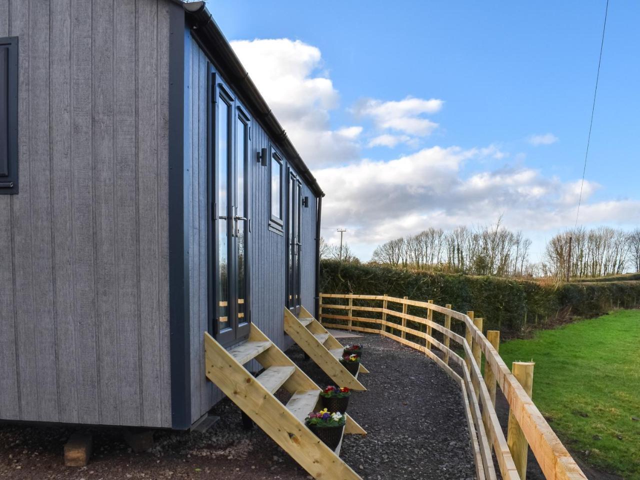 Meadows View Shepherd's Hut — hotel in Cockermouth