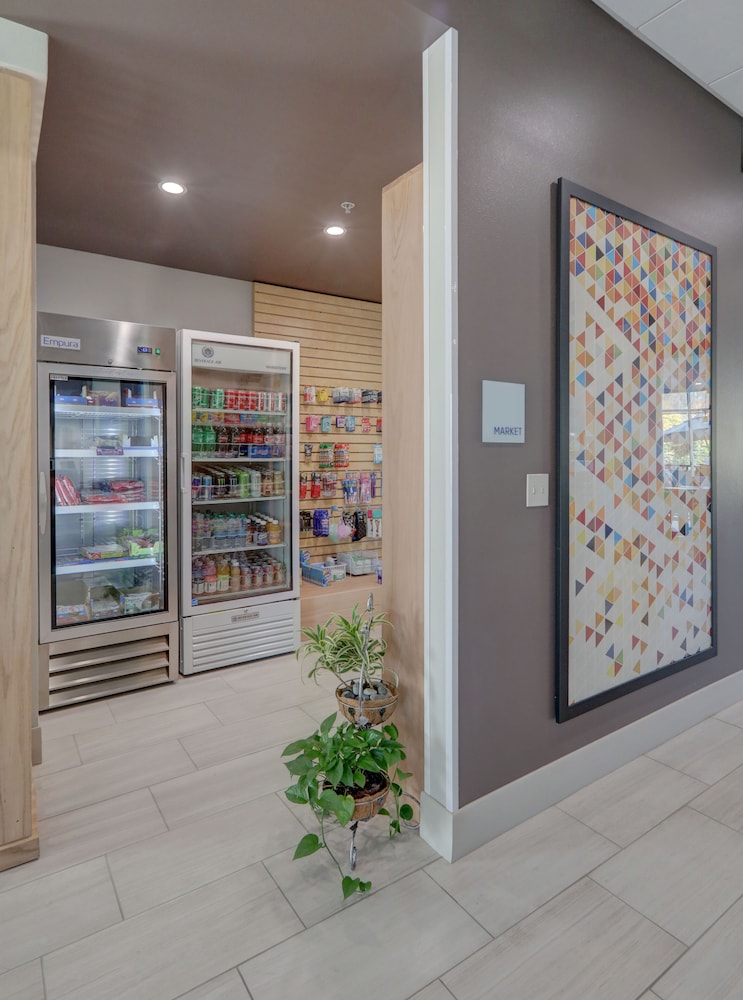 Holiday Inn Express & Suites Auburn Downtown by IHG - photo 36
