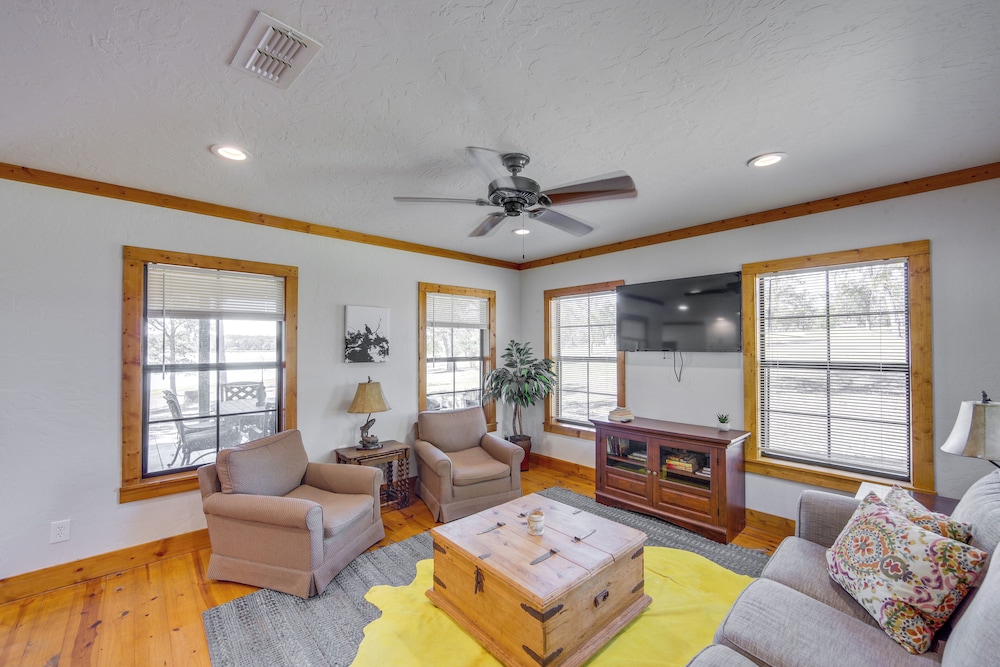 The Bird Cabin Peaceful Refuge In East Texas 17952712 — Thousand Palms
