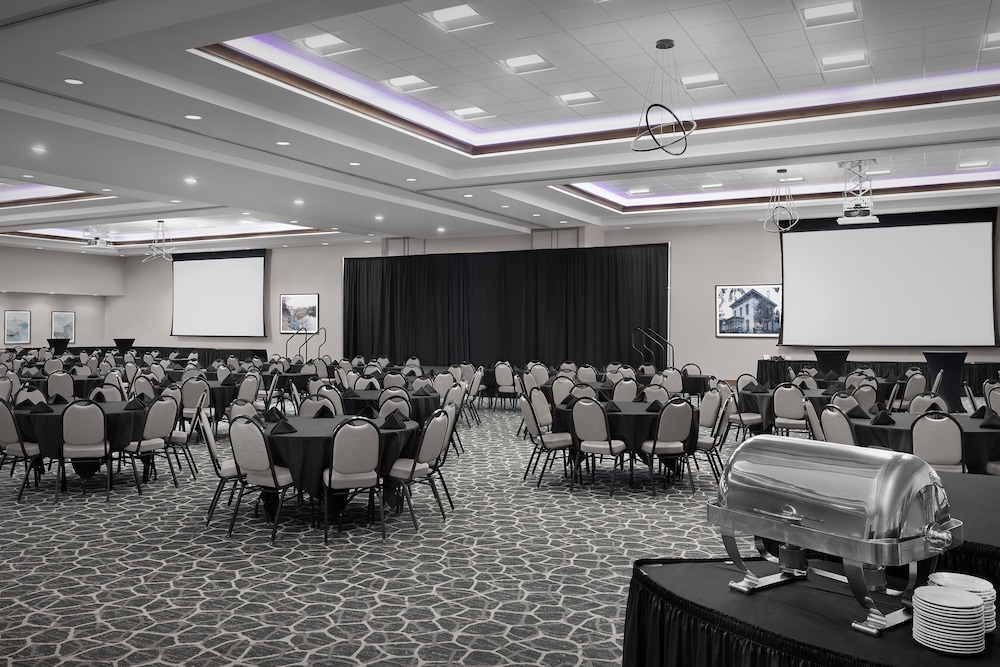 Hilton Garden Inn Cedar Falls - photo 64