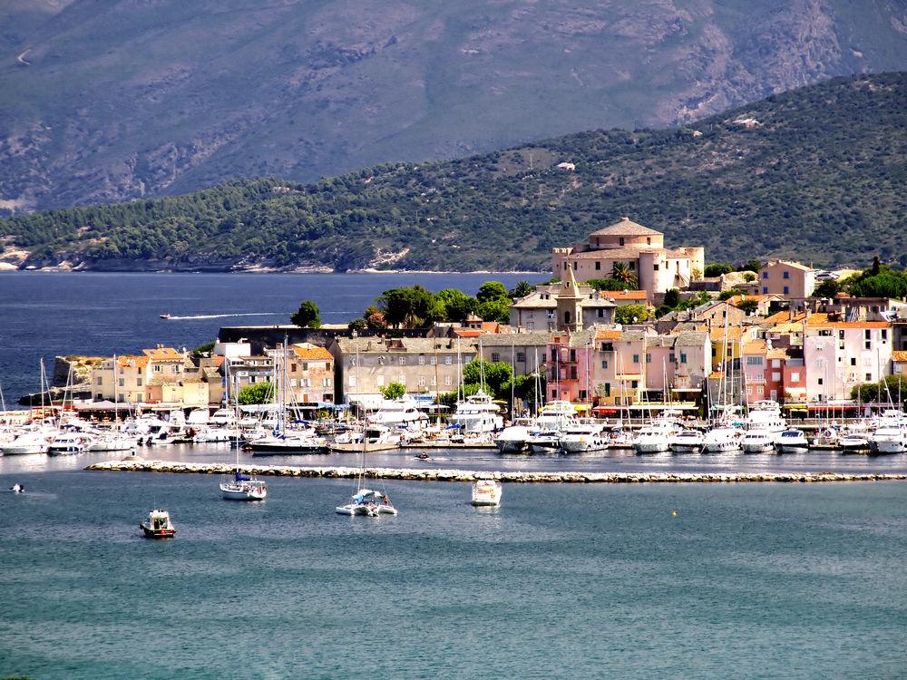 Les Lauriers Roses — 4-Star Luxury Hotel in Saint-Florent-Sur-Cher, France
