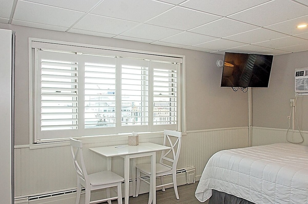 Vineyard Harbor Motel Private Beach - photo 376