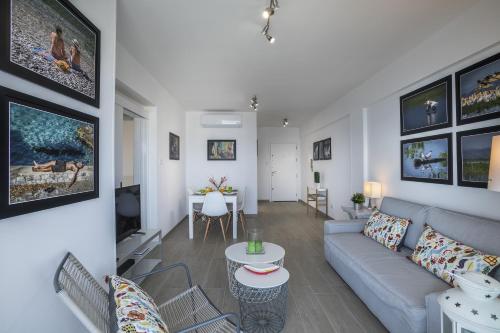 Mackenzie Zoe Seafront Suite