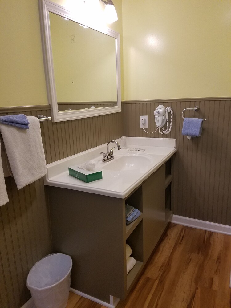 A Holiday Motel - photo 25