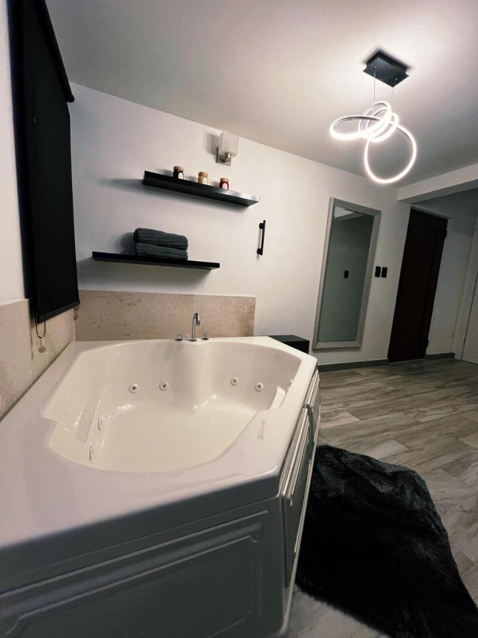 AXEL Suites Diamante Jacuzzi — Ciudad Delicias — photo 3