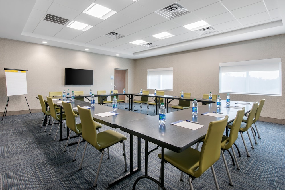 Holiday Inn Express & Suites Alachua Gainesville Area by IHG - photo 73