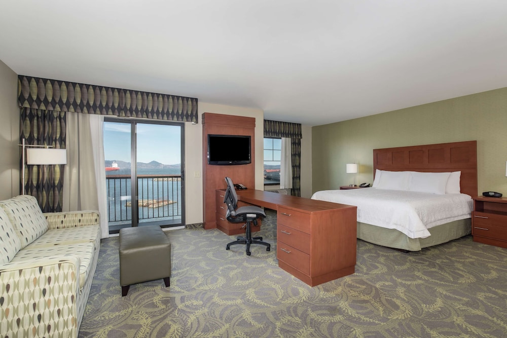 Hampton Inn and Suites Astoria - photo 22