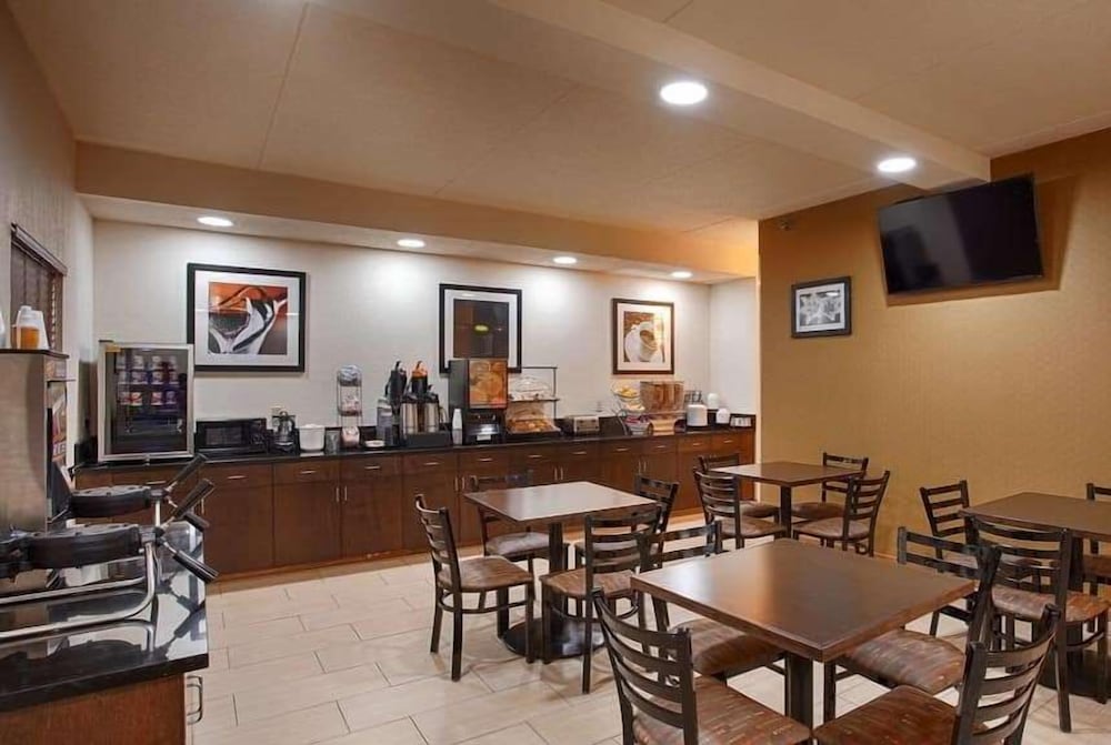 Days Inn by Wyndham Indiana PA Near IUP - photo 16