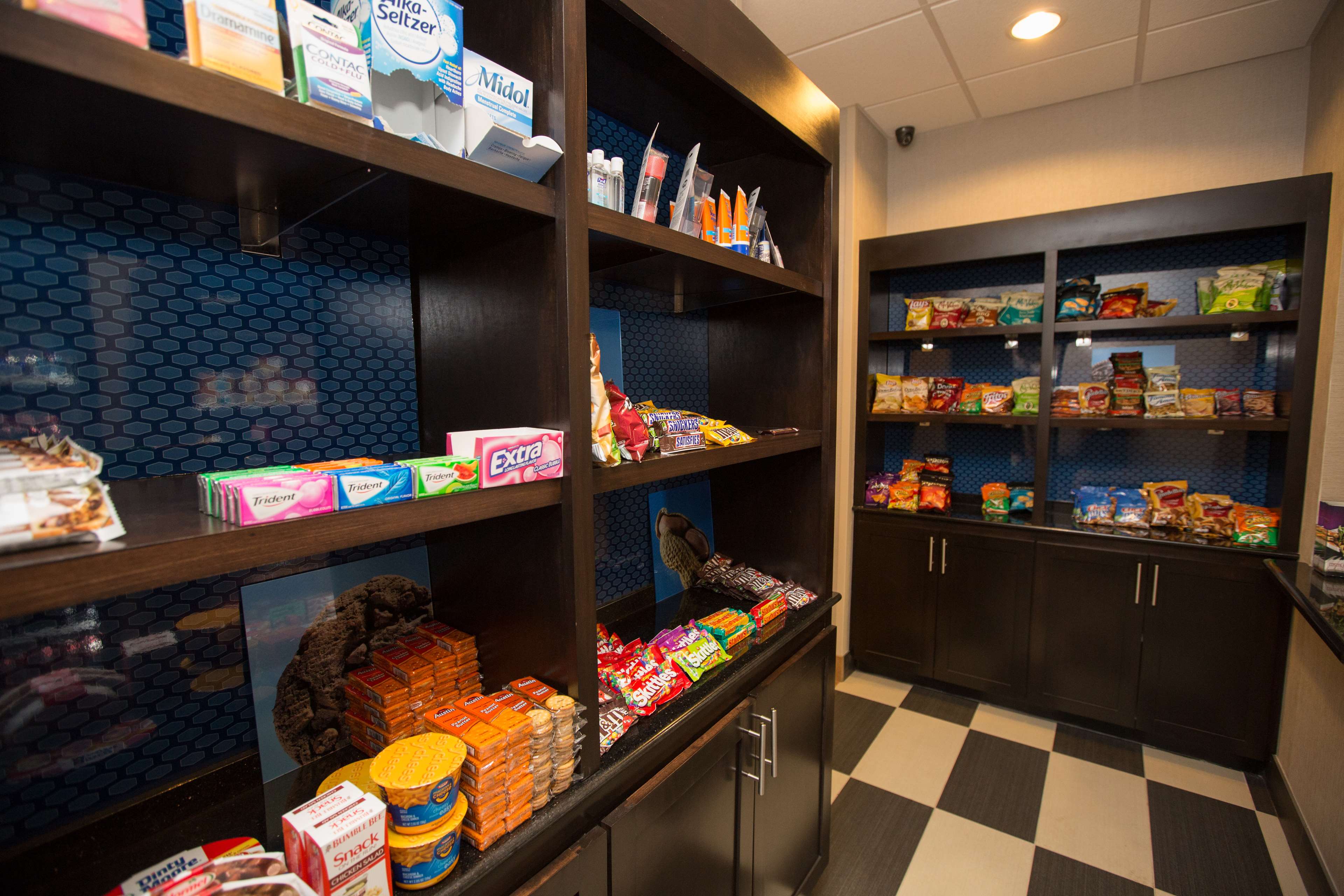 Hampton Inn & Suites Oklahoma City Airport - photo 15