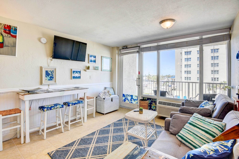 Daytona Beach Studio with Balcony and Ocean View - photo 16