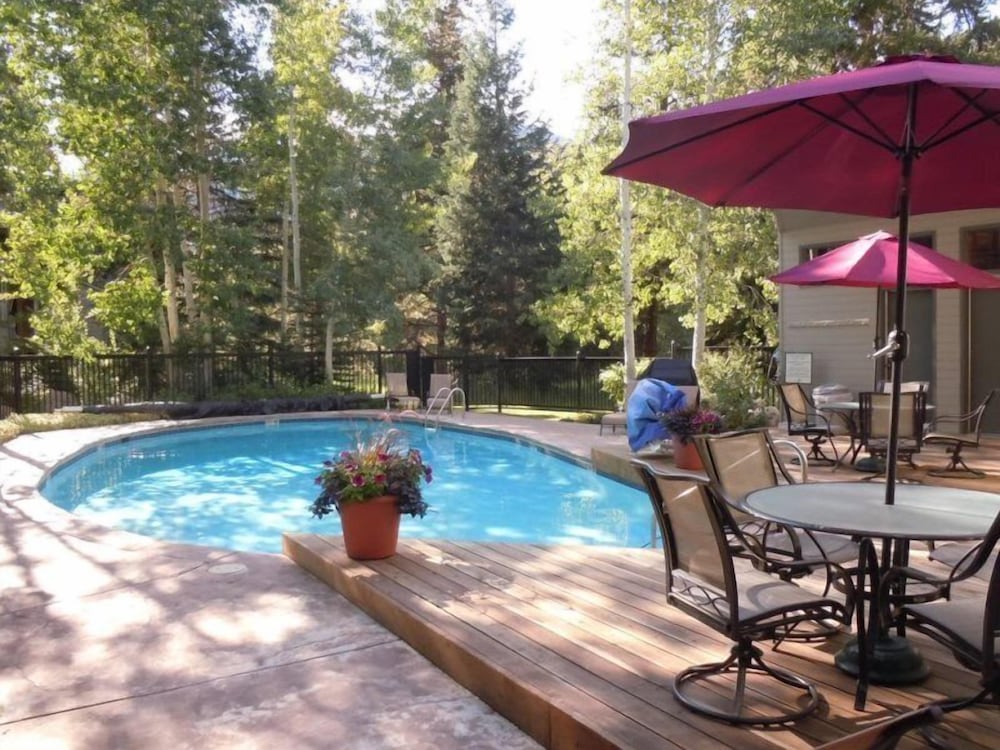 3 Bedroom Residence in Cascade Village Next to Chair Lift 20 and Shuttle Services to Vail Village — 4-Star Luxury Hotel in Vail, United States