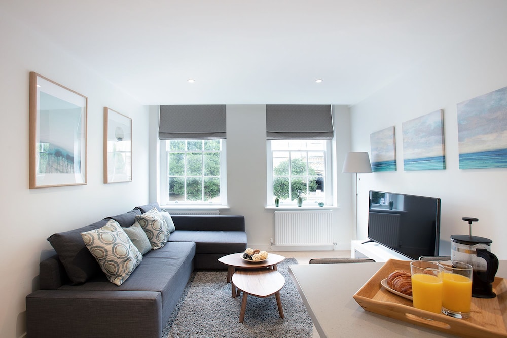 Hampden Apartments The George — 4-Star Luxury Hotel in Windsor, United Kingdom