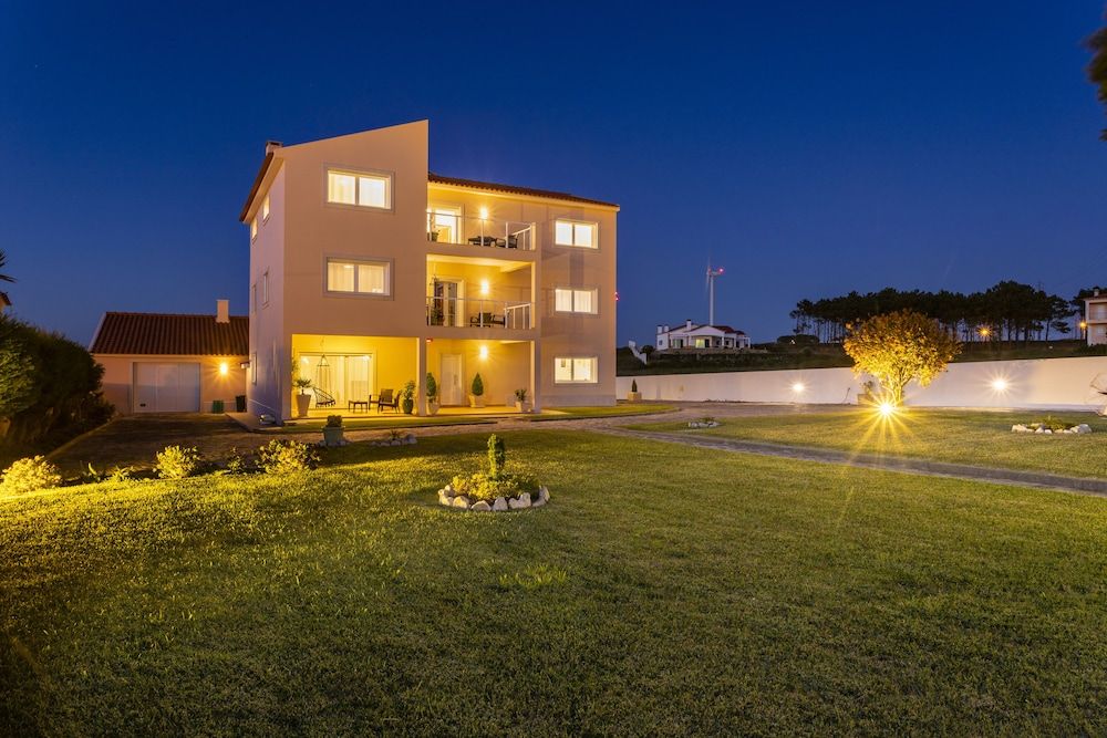 Ohana House Ericeira — 4-Star Luxury Hotel in Ericeira, Portugal