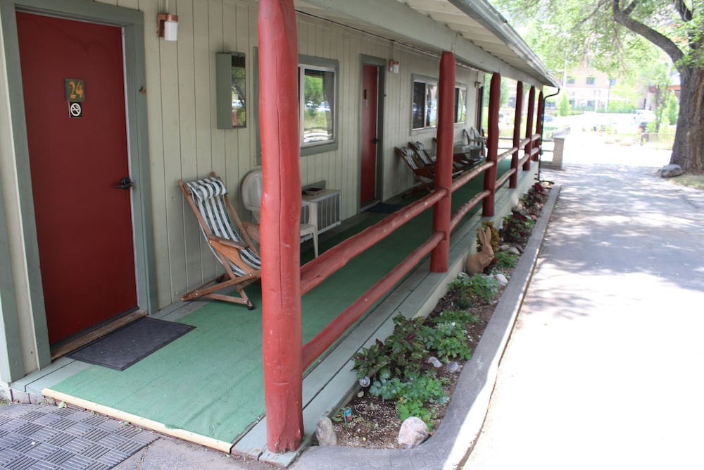 Wapiti Self Service Lodge - photo 33