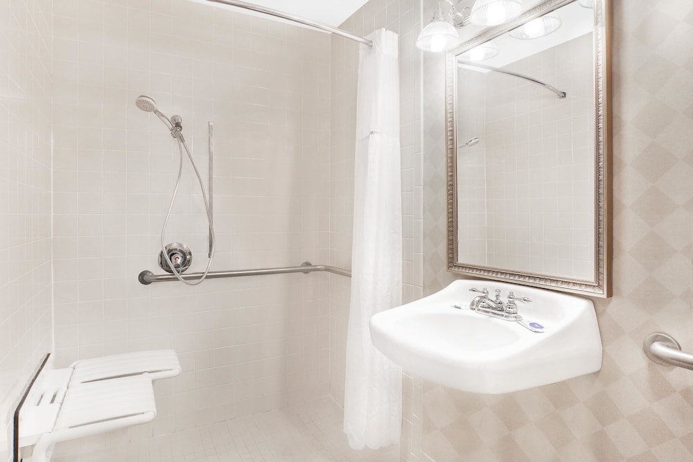 Baymont by Wyndham Paris - photo 19