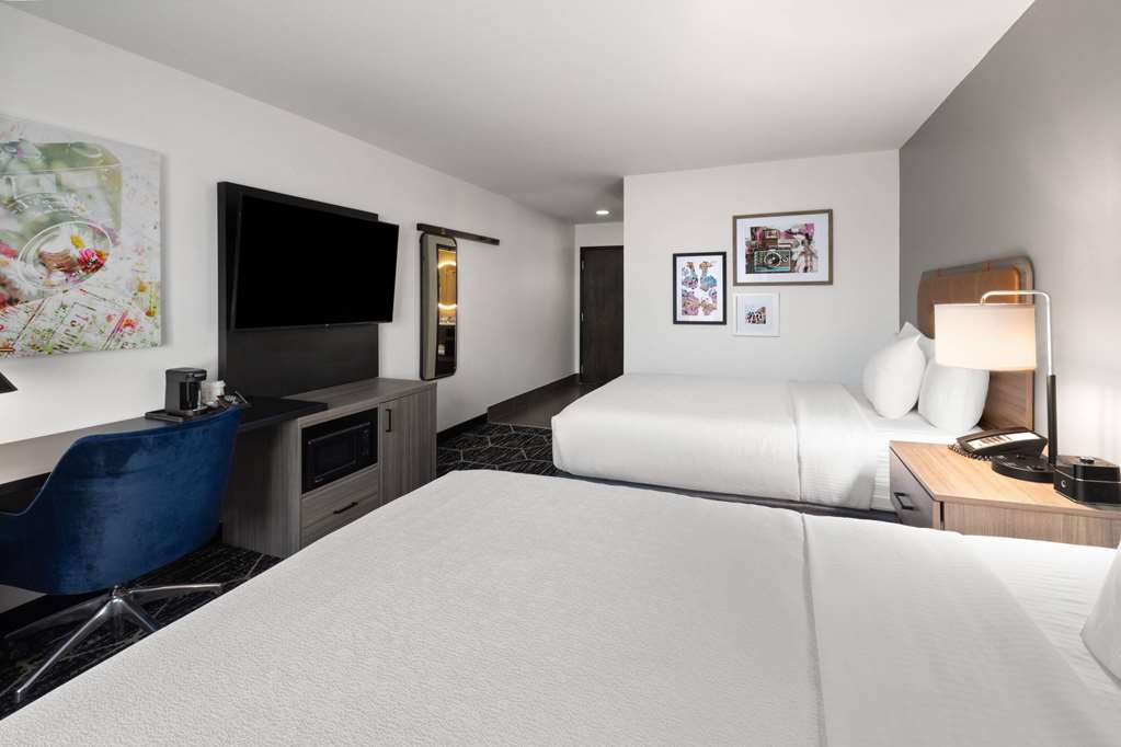 La Quinta Inn & Suites by Wyndham Meridian - photo 14