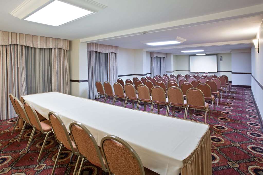 La Quinta Inn Suites Downtown Conference Center - photo 21