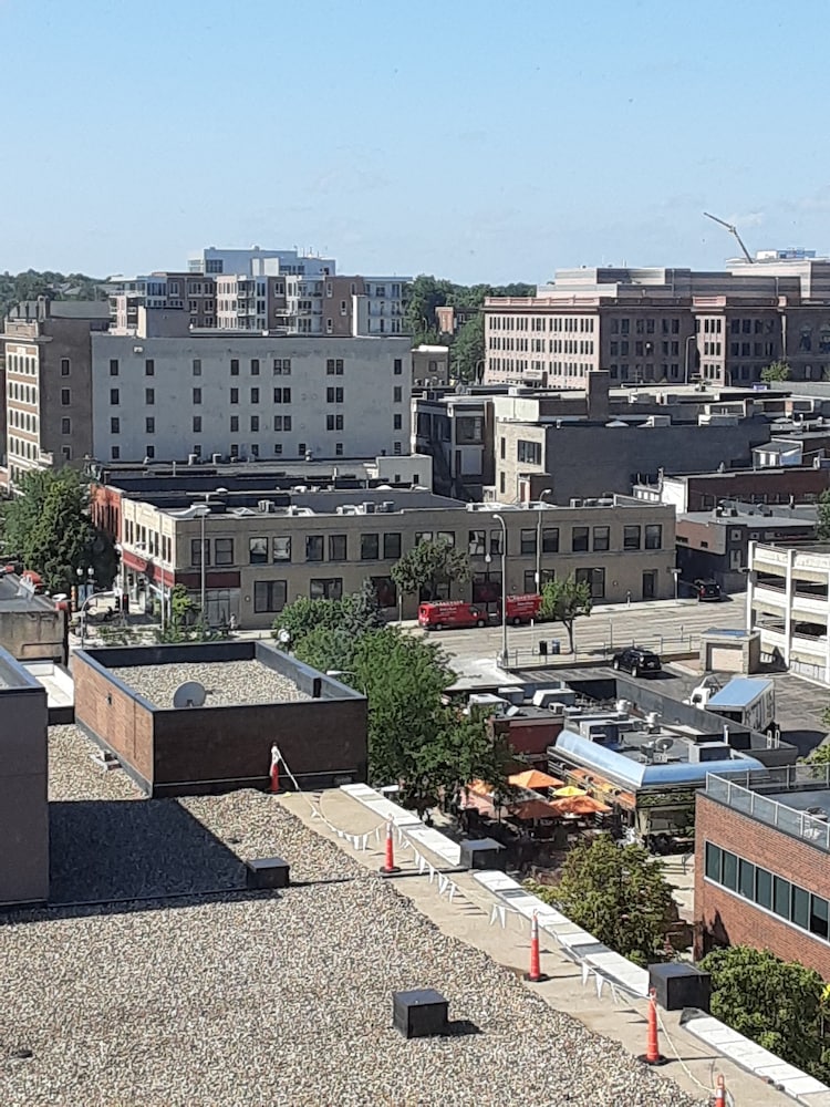 Hotel On Phillips - photo 49