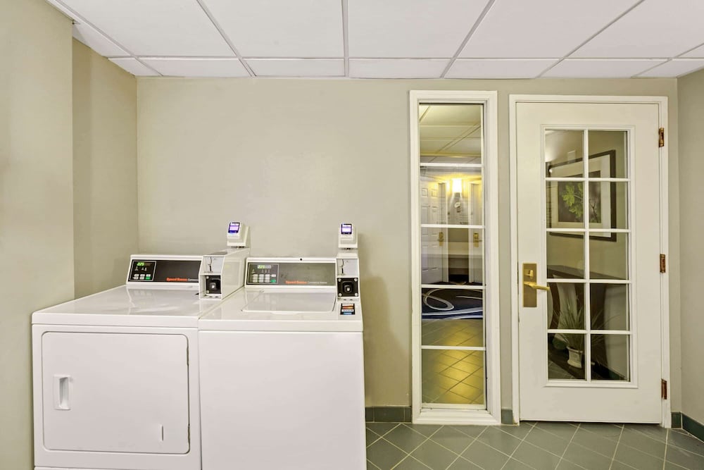 La Quinta Inn & Suites by Wyndham Houston West Park 10 - photo 19