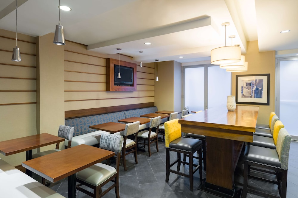 Hampton Inn Manhattan Chelsea - photo 24