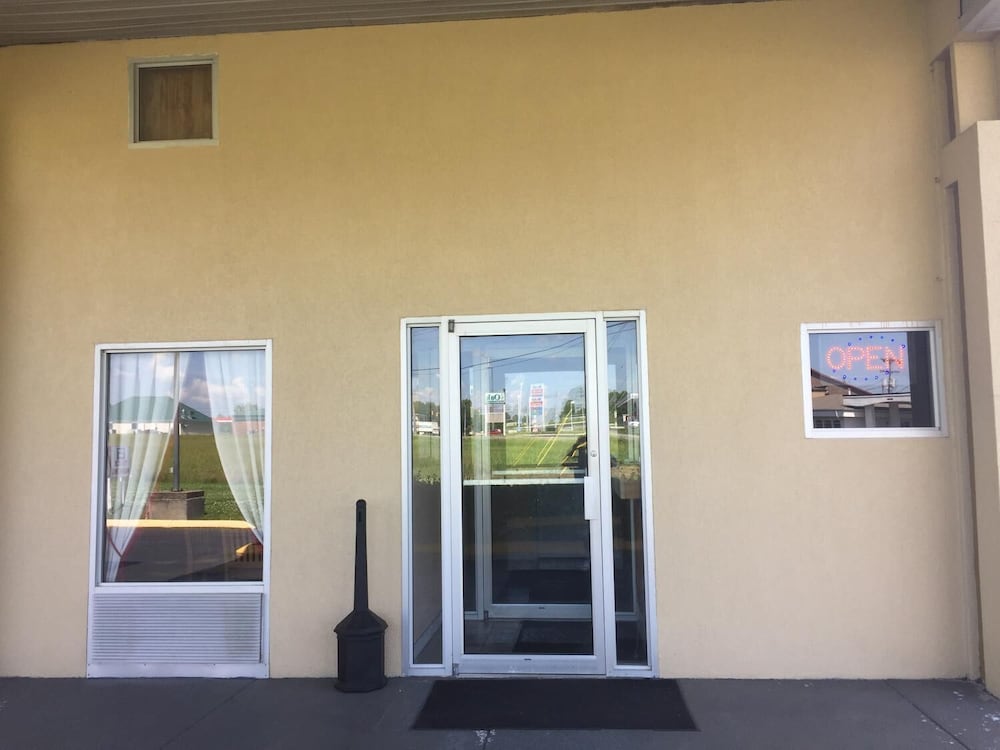 Americas Best Value Inn Manchester TN - photo 27