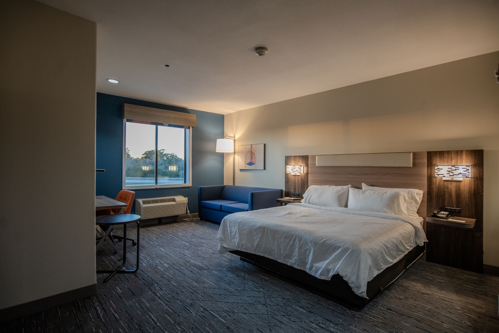 Holiday Inn Express Cleveland by IHG - photo 15