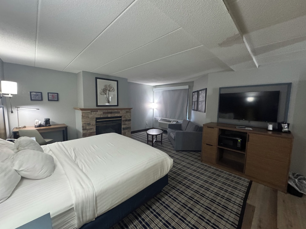 AmericInn by Wyndham Albert Lea - photo 10