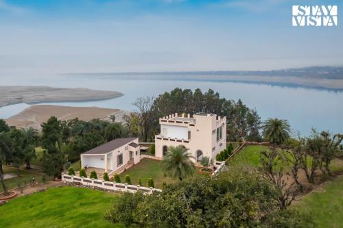 StayVista’s Lake Pearl Serenity Riverside Mountain View Villa with Jacuzzi Sprawling Lawn & Terrace