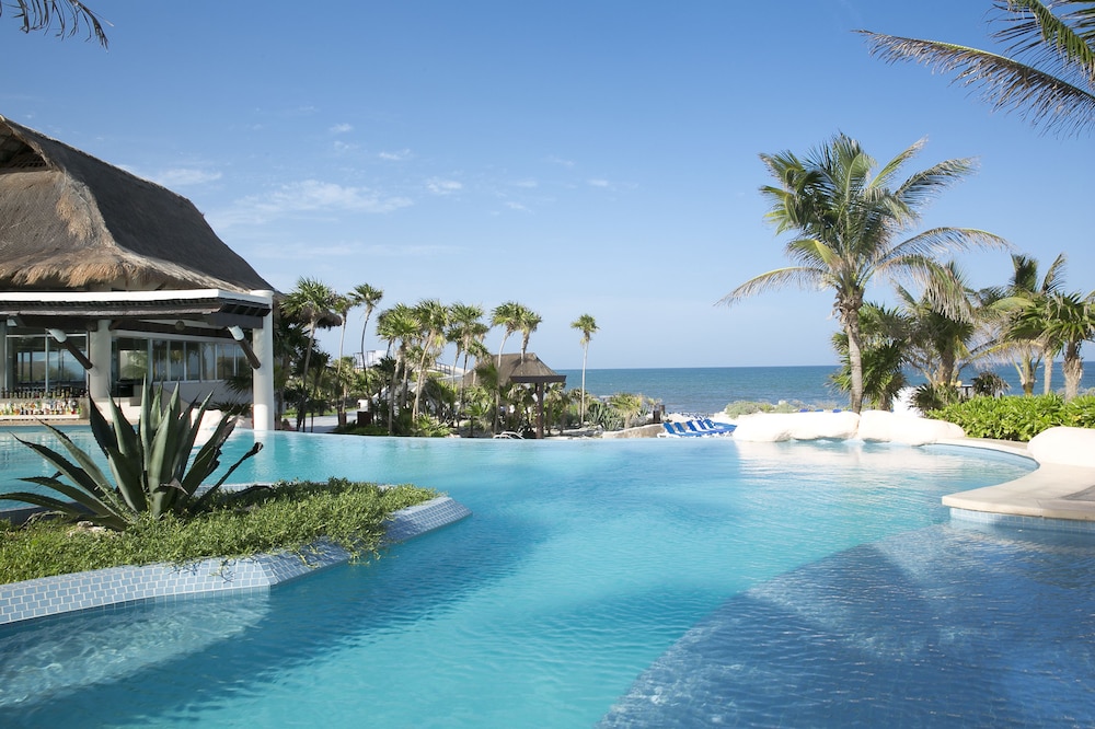 Infinity pool