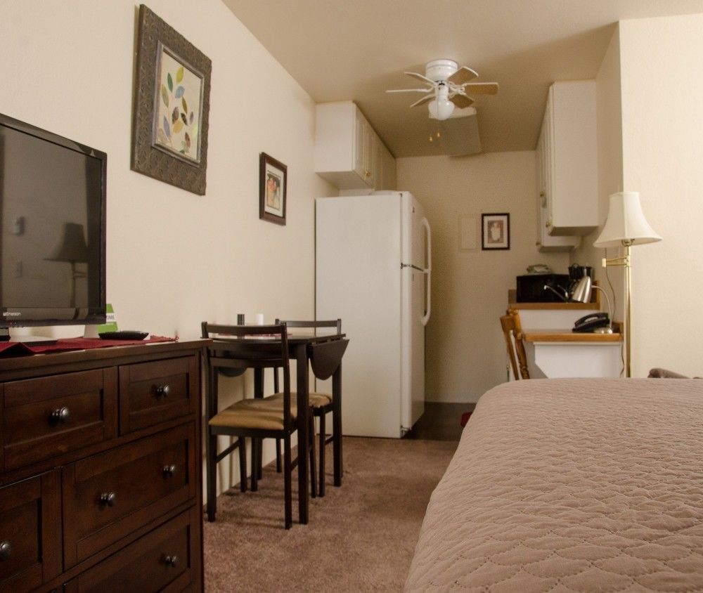 Bond Hotel & Extended Stay - photo 14