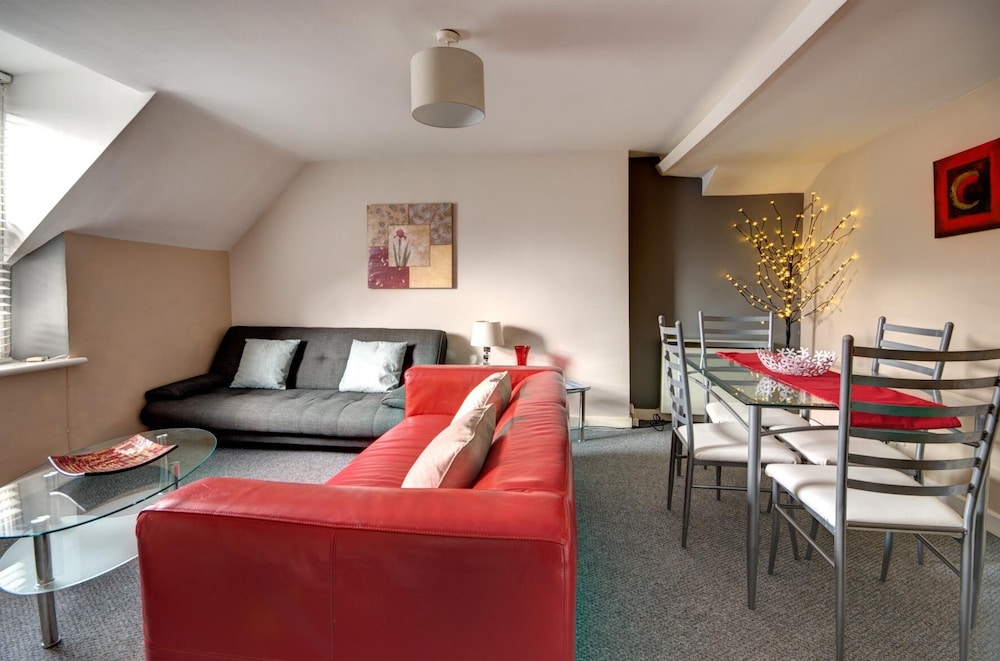 Walkers Court 3 Bedroom Apartment — 4-Star Luxury Hotel in Cirencester, United Kingdom
