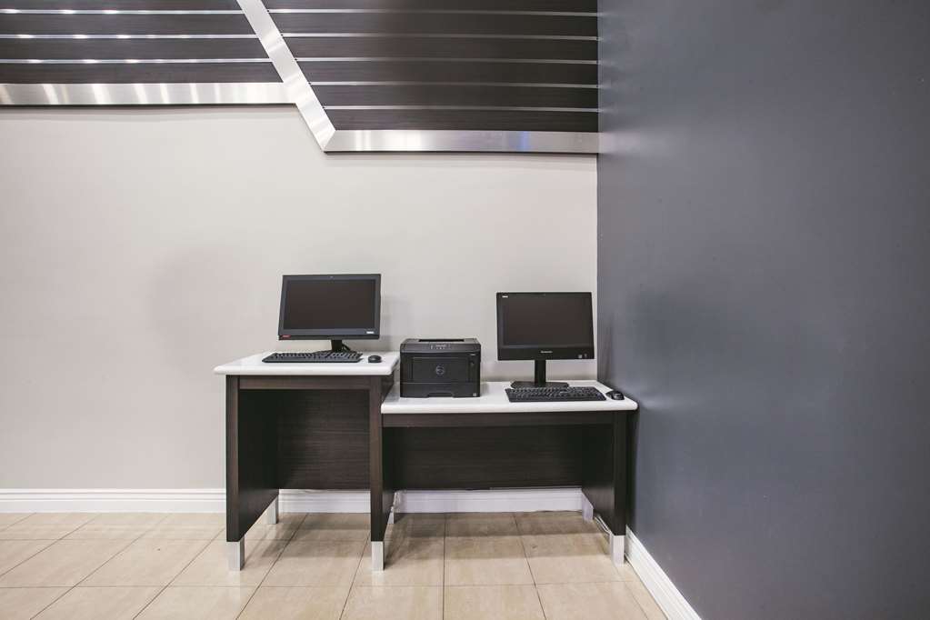 La Quinta Inn & Suites by Wyndham Dublin Pleasanton - photo 34