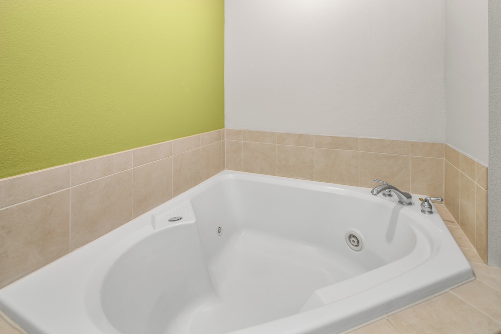 Holiday Inn Express & Suites Wilmington Newark by IHG - photo 32