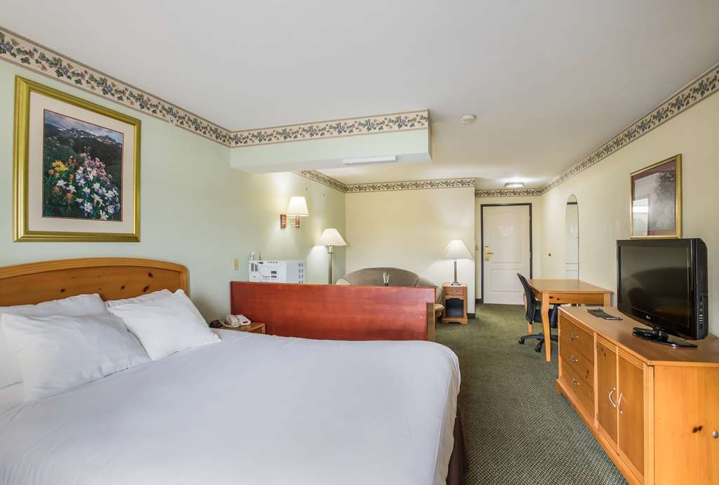 Americas Best Value Inn & Suites Three Rivers - photo 13